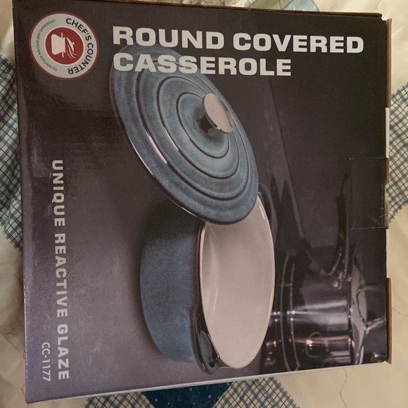 Two mini casserole dish set, two bowel set and two round covered casserole - Picture 2 of 4